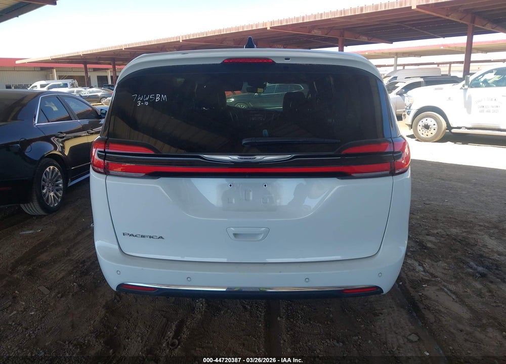 2024 CHRYSLER PACIFICA TOURING L VIN: 2C4RC1BG7RR152083
