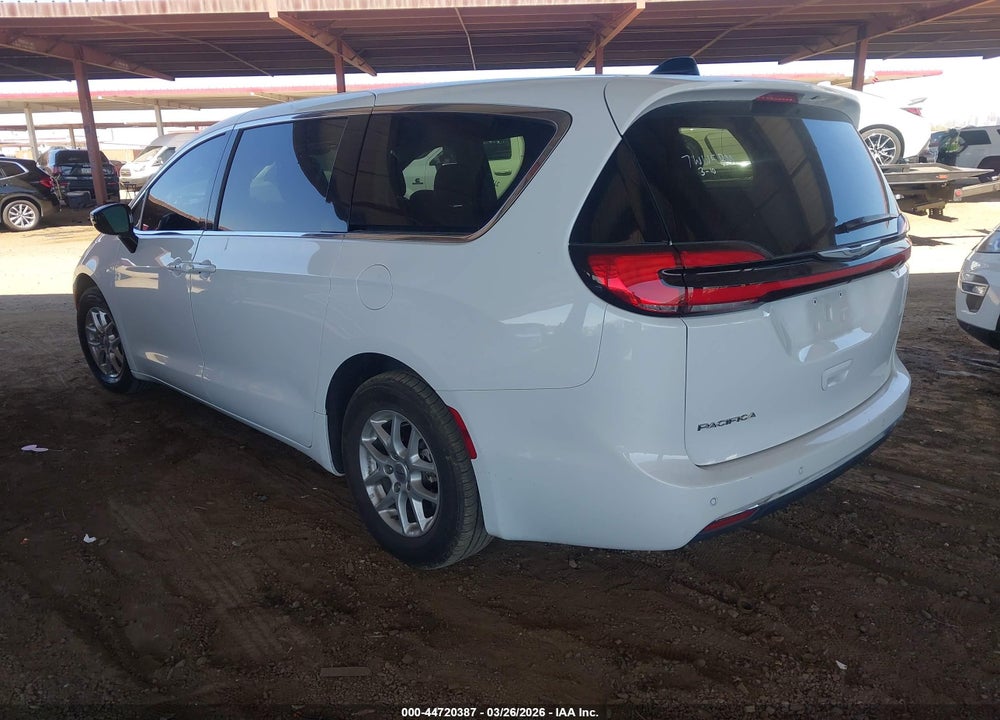 2024 CHRYSLER PACIFICA TOURING L VIN: 2C4RC1BG7RR152083