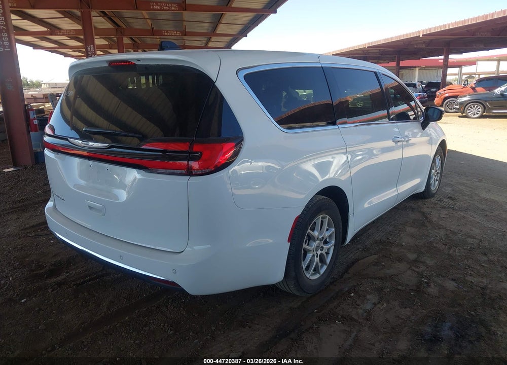 2024 CHRYSLER PACIFICA TOURING L VIN: 2C4RC1BG7RR152083