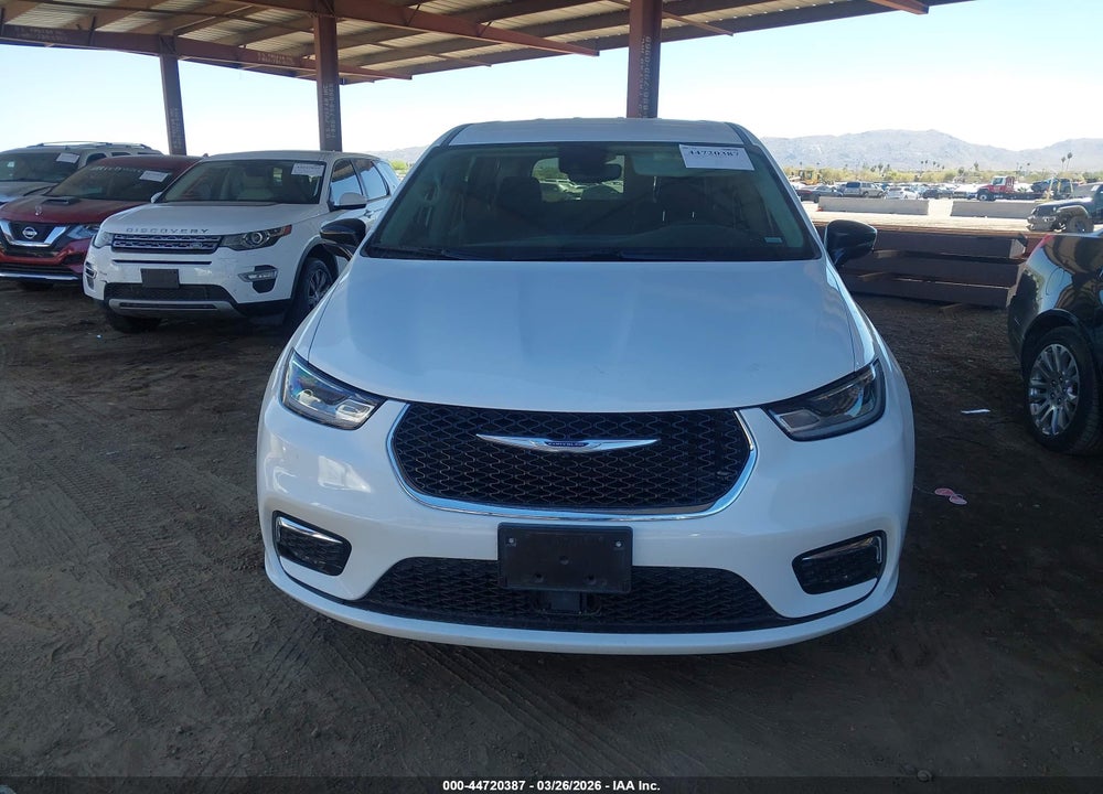 2024 CHRYSLER PACIFICA TOURING L VIN: 2C4RC1BG7RR152083