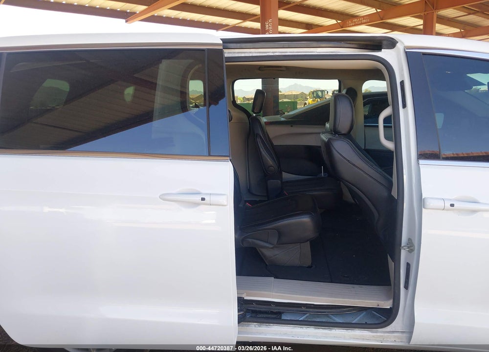 2024 CHRYSLER PACIFICA TOURING L VIN: 2C4RC1BG7RR152083
