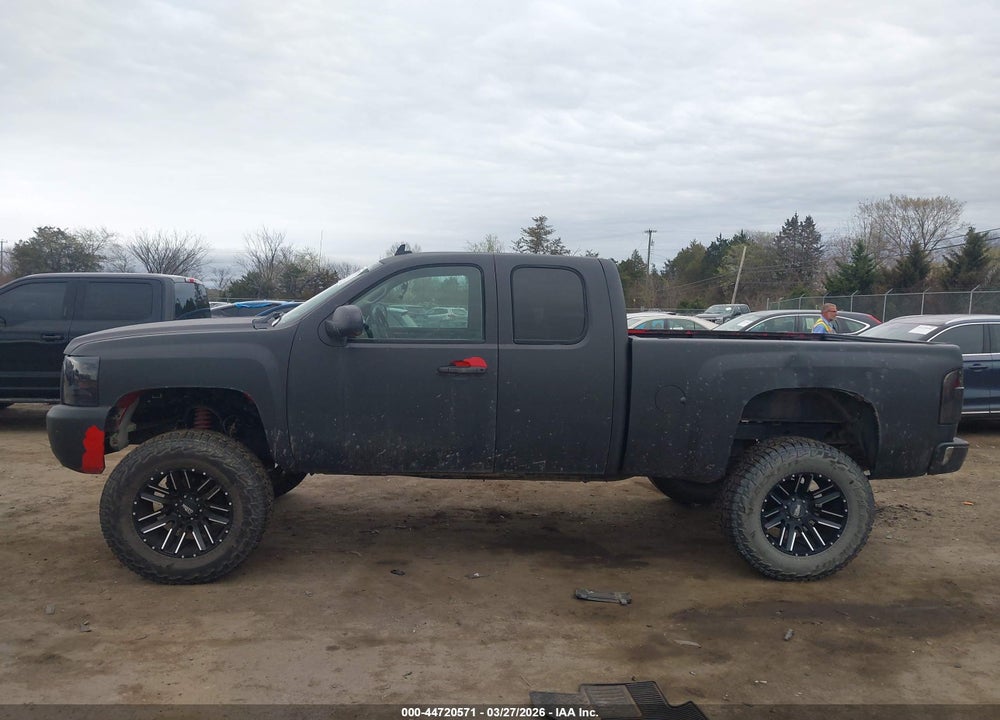 2010 CHEVROLET SILVERADO 1500 LT VIN: 1GCSKSE34AZ136856