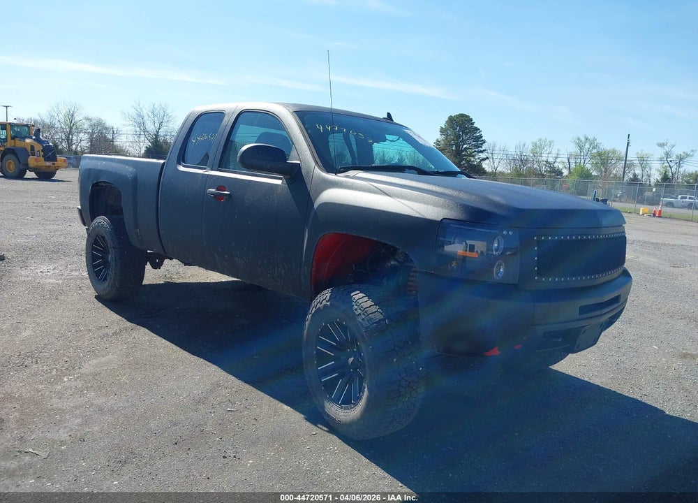 2010 CHEVROLET SILVERADO 1500 LT VIN: 1GCSKSE34AZ136856