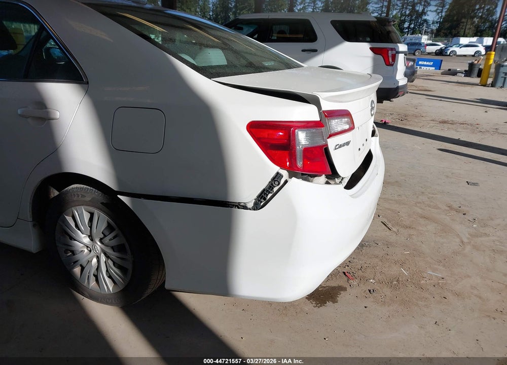 2013 TOYOTA CAMRY SE VIN: 4T1BF1FK2DU684033