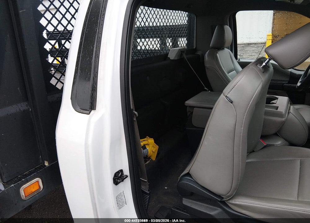 2017 FORD F-350 CHASSIS XL VIN: 1FDRF3G6XHEE66059