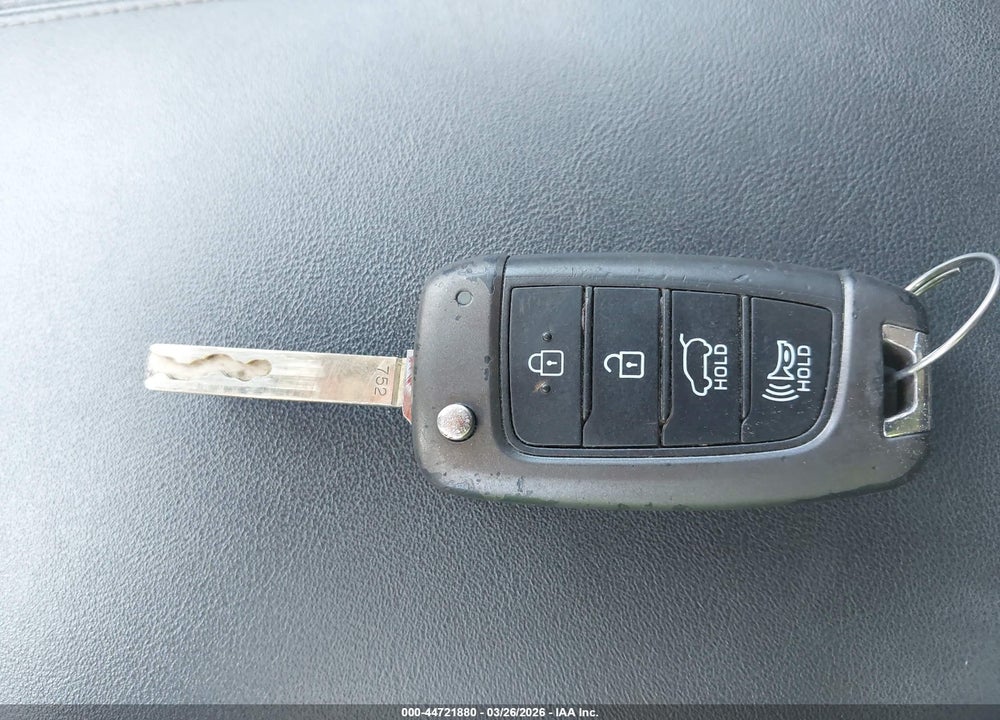 2019 HYUNDAI SANTA FE SE VIN: 5NMS23AD2KH077039