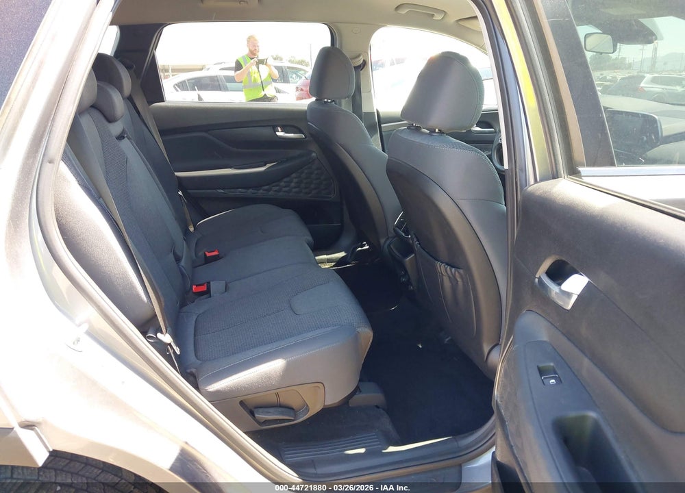 2019 HYUNDAI SANTA FE SE VIN: 5NMS23AD2KH077039
