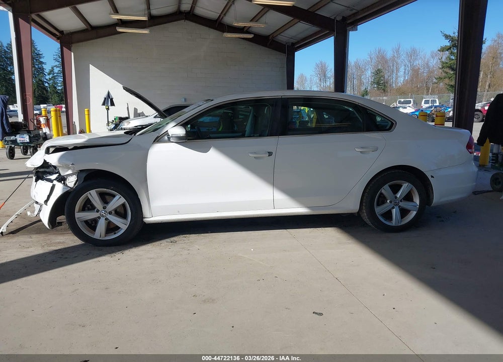 2013 VOLKSWAGEN PASSAT 2.5L SE VIN: 1VWBP7A31DC044323