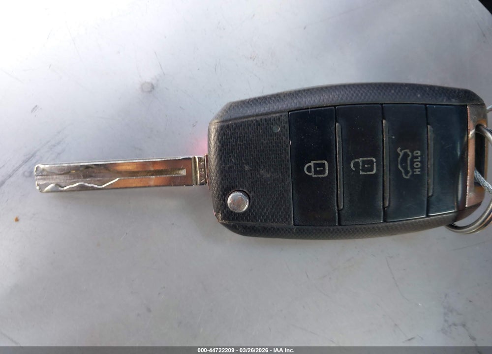 2016 KIA SOUL + VIN: KNDJP3A59G7326540