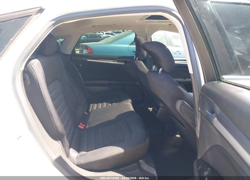 2015 FORD FUSION SE VIN: 3FA6P0H77FR160916