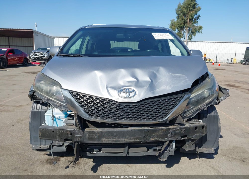 2017 TOYOTA SIENNA SE 8 PASSENGER VIN: 5TDXZ3DC5HS787756