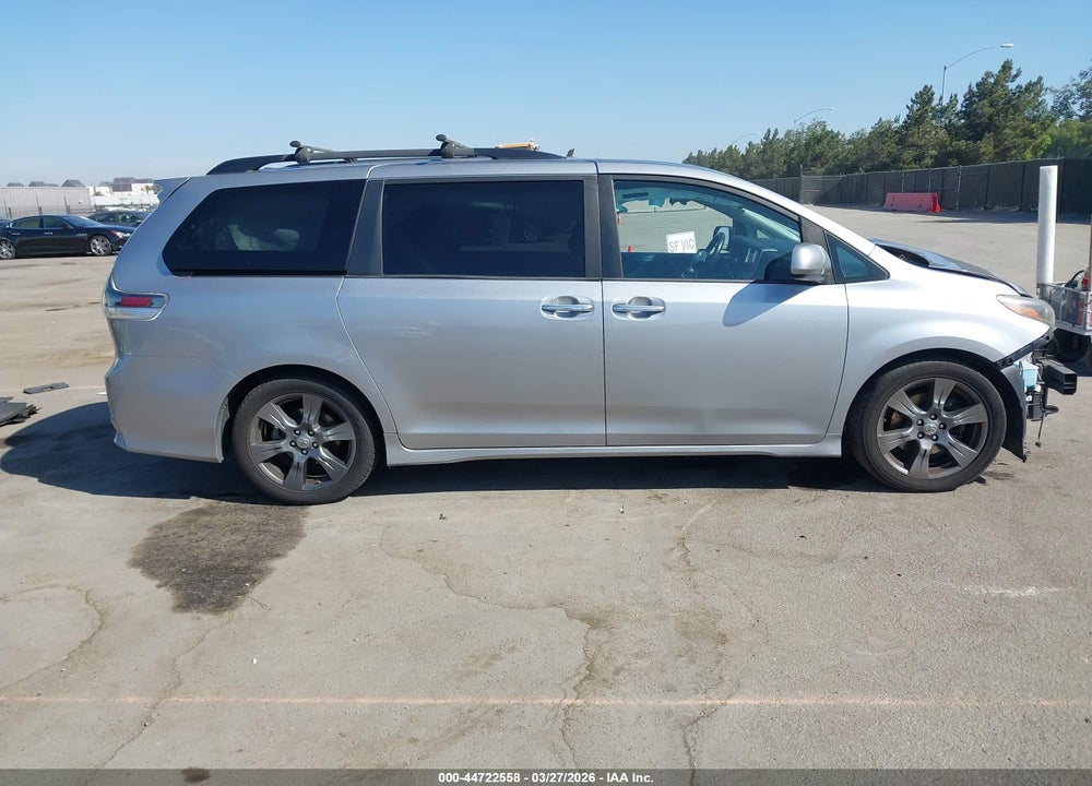 2017 TOYOTA SIENNA SE 8 PASSENGER VIN: 5TDXZ3DC5HS787756