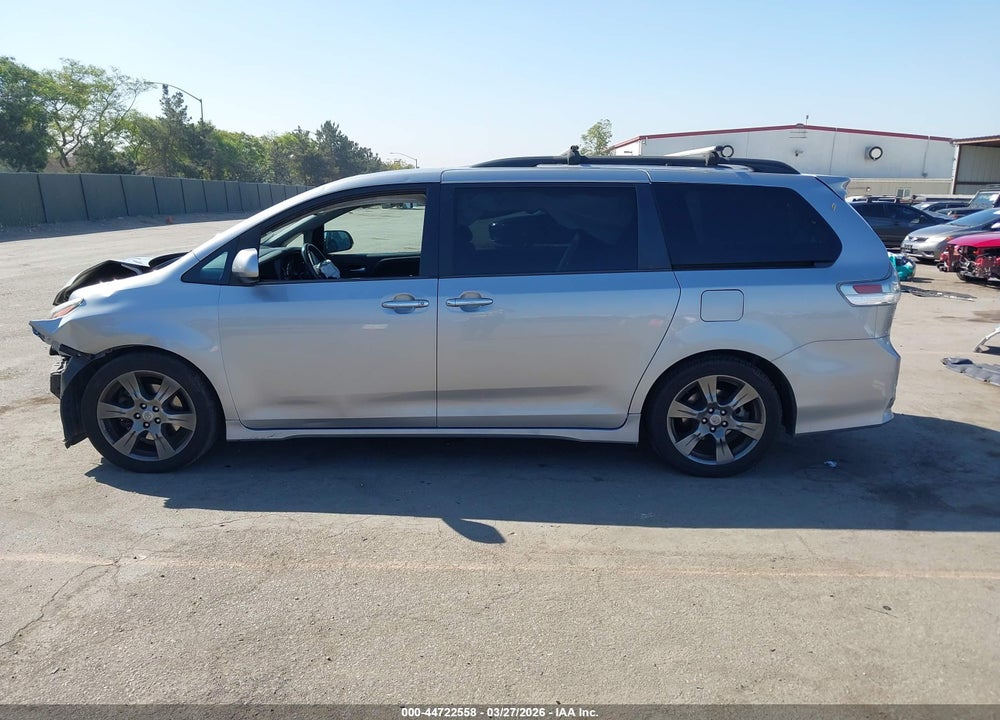 2017 TOYOTA SIENNA SE 8 PASSENGER VIN: 5TDXZ3DC5HS787756