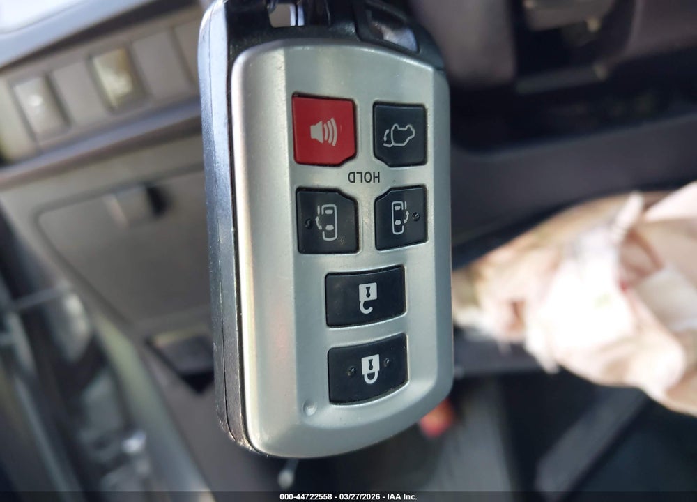 2017 TOYOTA SIENNA SE 8 PASSENGER VIN: 5TDXZ3DC5HS787756