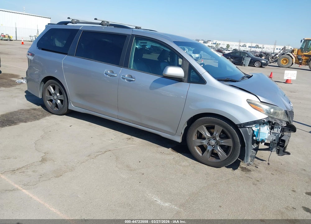 2017 TOYOTA SIENNA SE 8 PASSENGER VIN: 5TDXZ3DC5HS787756