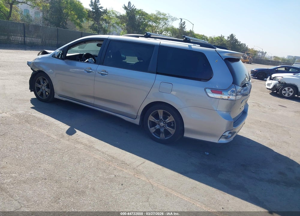 2017 TOYOTA SIENNA SE 8 PASSENGER VIN: 5TDXZ3DC5HS787756