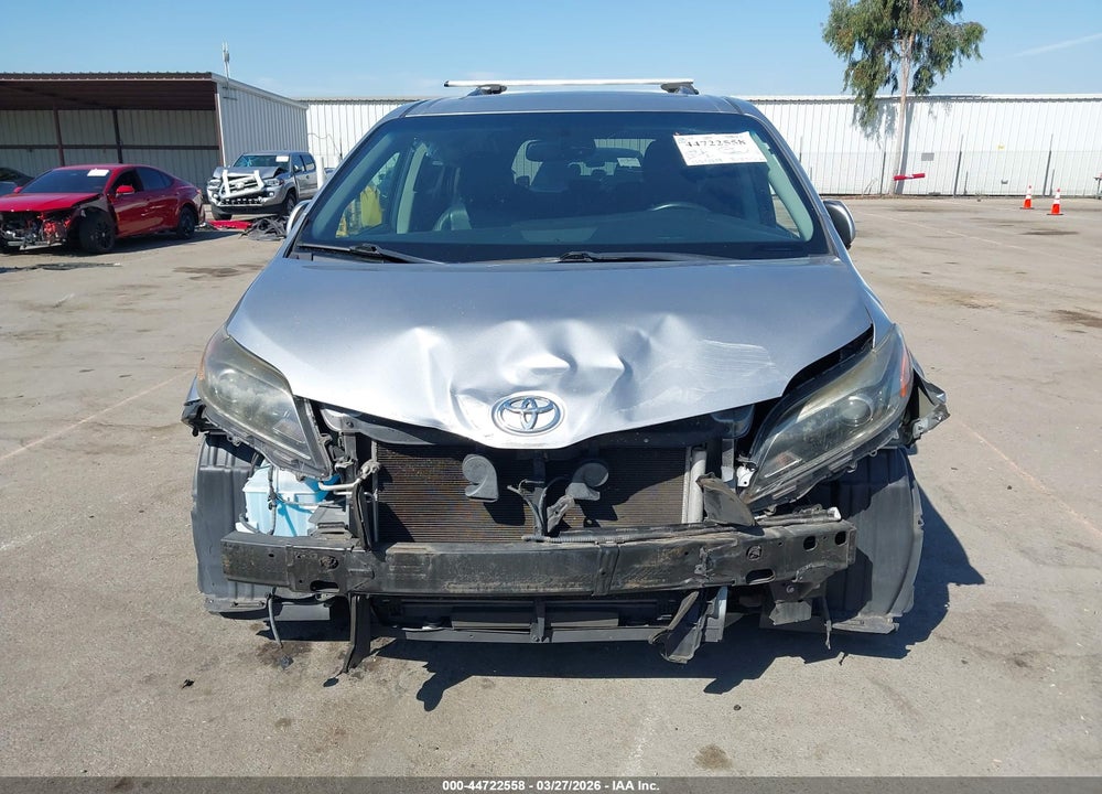 2017 TOYOTA SIENNA SE 8 PASSENGER VIN: 5TDXZ3DC5HS787756