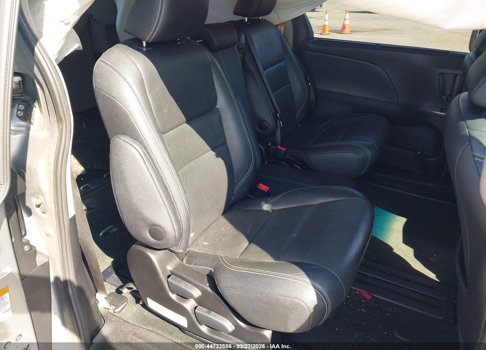 2017 TOYOTA SIENNA SE 8 PASSENGER VIN: 5TDXZ3DC5HS787756