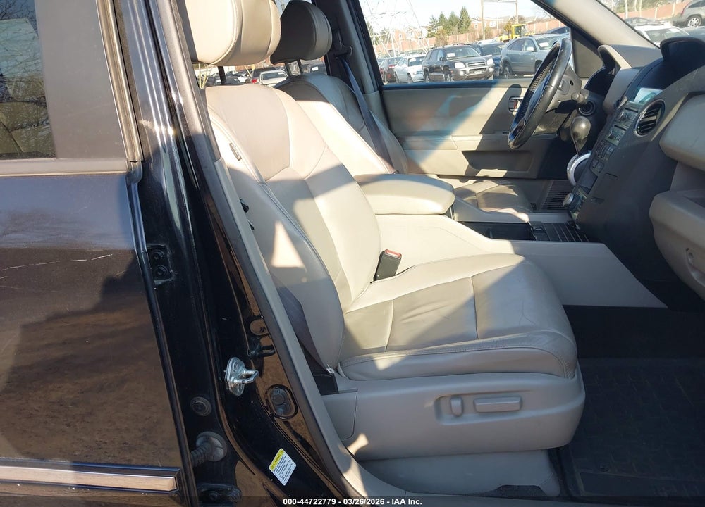 2011 HONDA PILOT TOURING VIN: 5FNYF4H94BB083142