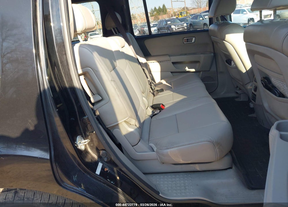 2011 HONDA PILOT TOURING VIN: 5FNYF4H94BB083142