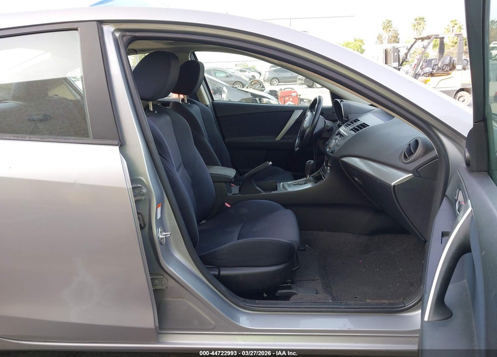 2011 MAZDA 3 S SPORT VIN: JM1BL1U69B1385656