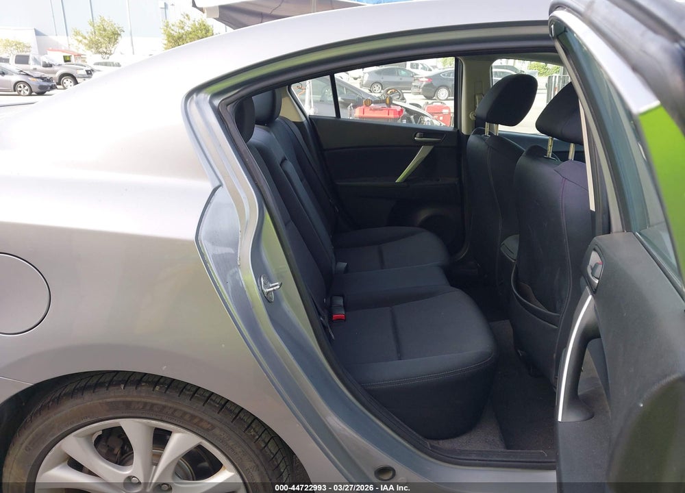 2011 MAZDA 3 S SPORT VIN: JM1BL1U69B1385656