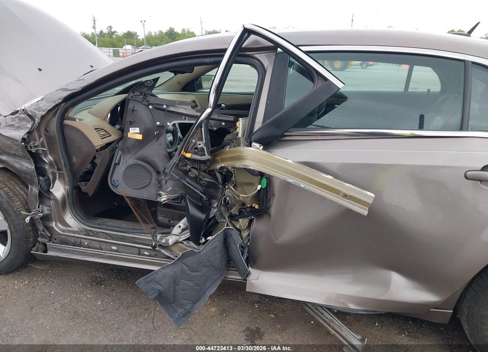 2011 CHEVROLET MALIBU LS VIN: 1G1ZB5E18BF386370