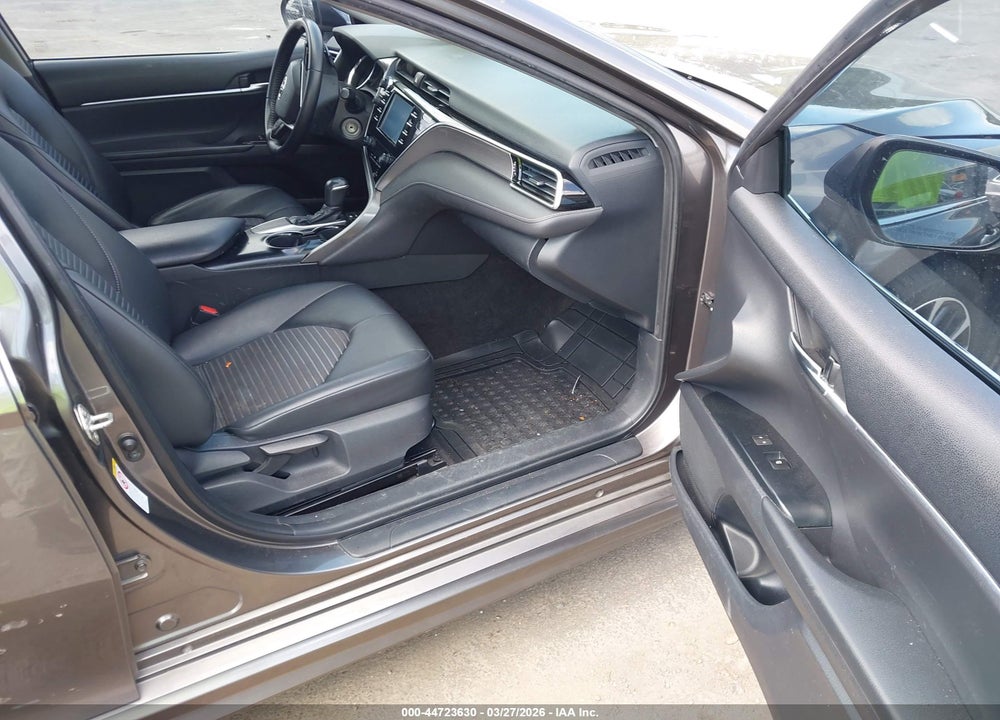 2018 TOYOTA CAMRY SE VIN: 4T1B11HKXJU535702