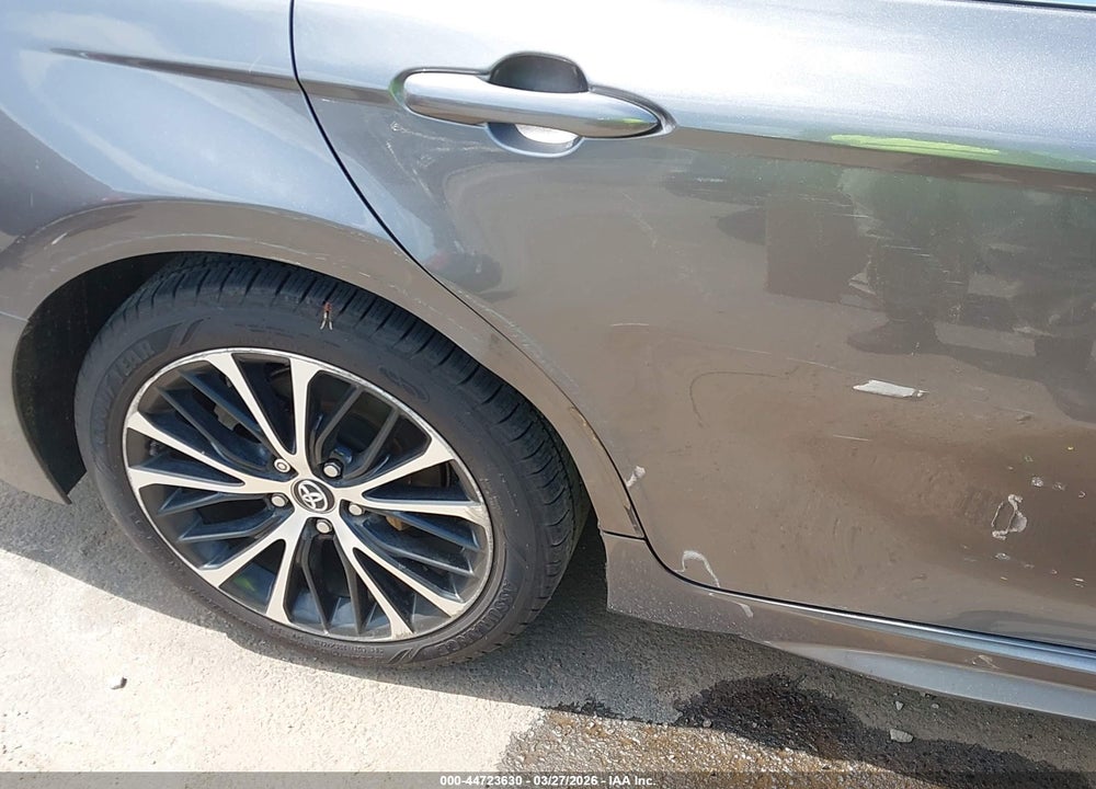 2018 TOYOTA CAMRY SE VIN: 4T1B11HKXJU535702
