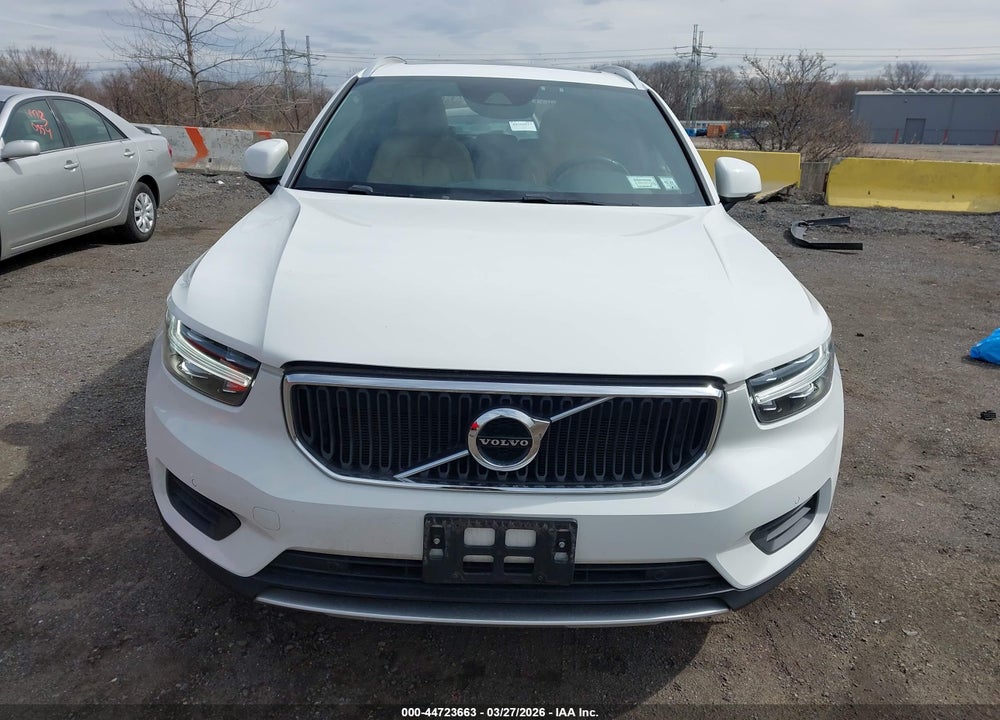 2019 VOLVO XC40 T5 MOMENTUM VIN: YV4162UK6K2123056