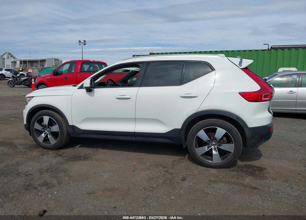 2019 VOLVO XC40 T5 MOMENTUM VIN: YV4162UK6K2123056