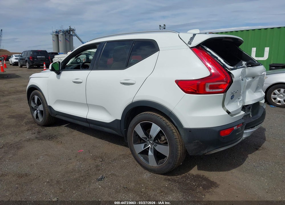 2019 VOLVO XC40 T5 MOMENTUM VIN: YV4162UK6K2123056