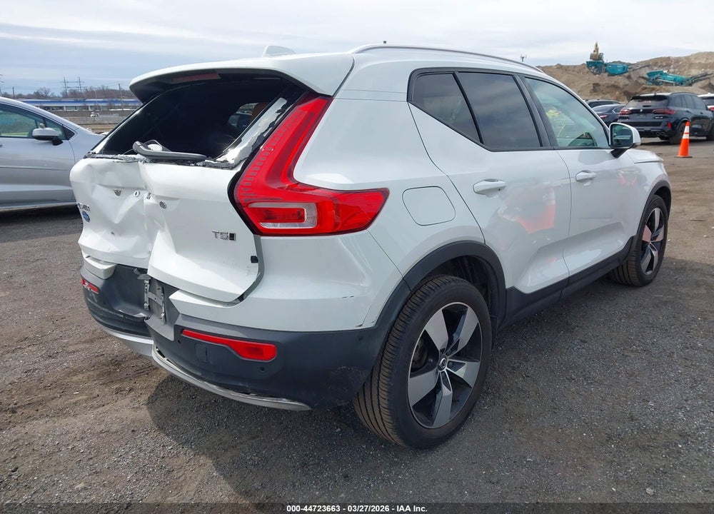 2019 VOLVO XC40 T5 MOMENTUM VIN: YV4162UK6K2123056