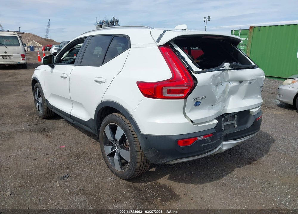 2019 VOLVO XC40 T5 MOMENTUM VIN: YV4162UK6K2123056