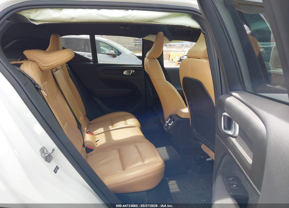 2019 VOLVO XC40 T5 MOMENTUM VIN: YV4162UK6K2123056