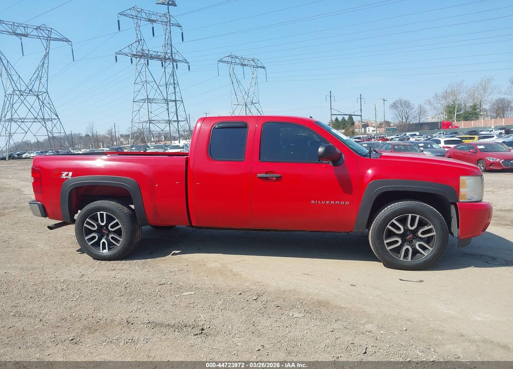 2011 CHEVROLET SILVERADO 1500 LT VIN: 1GCRKSE36BZ279095