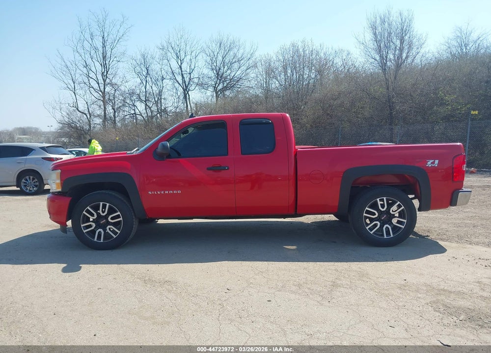 2011 CHEVROLET SILVERADO 1500 LT VIN: 1GCRKSE36BZ279095