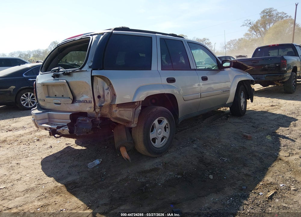 2002 CHEVROLET TRAILBLAZER LS VIN: 1GNDS13S622527537