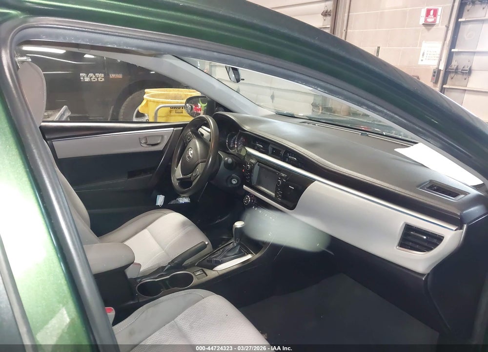 2015 TOYOTA COROLLA LE VIN: 5YFBURHE9FP224397