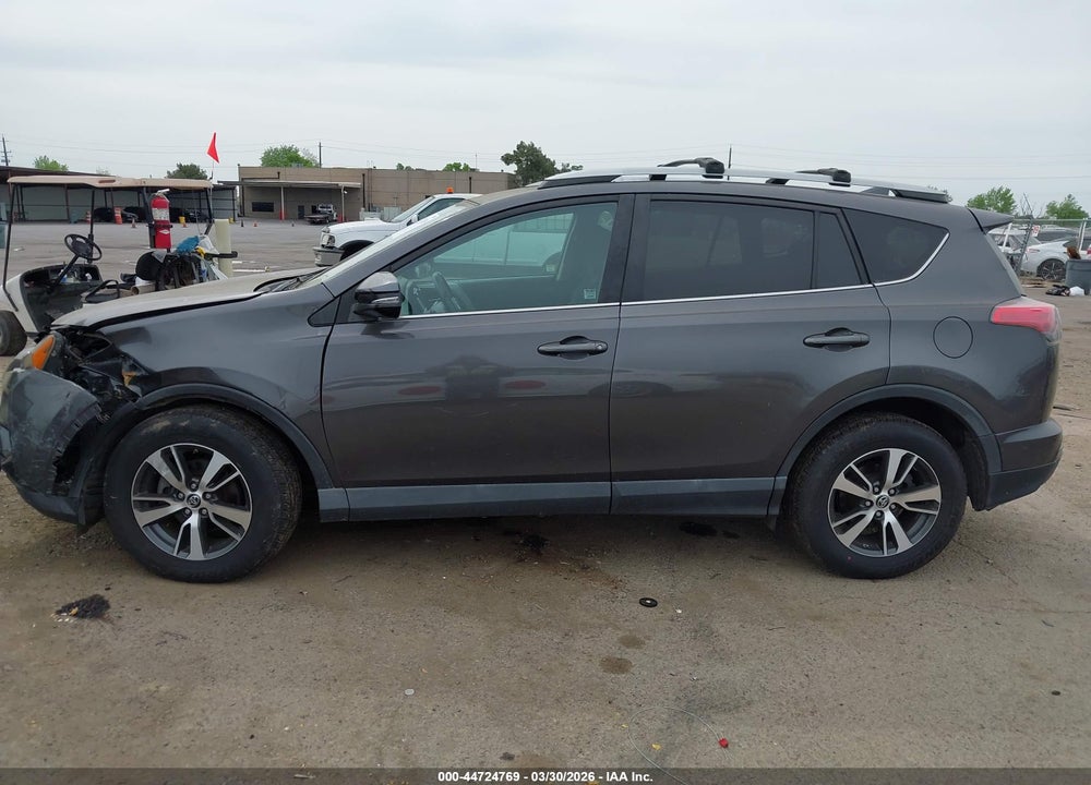 2016 TOYOTA RAV4 XLE VIN: 2T3RFREV6GW522233