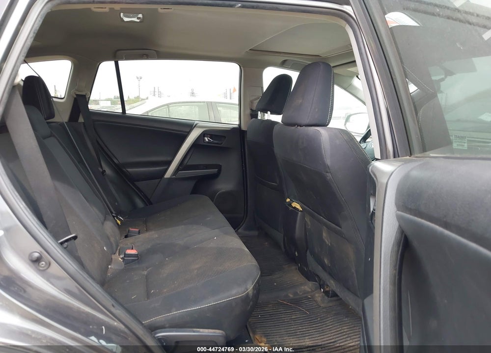2016 TOYOTA RAV4 XLE VIN: 2T3RFREV6GW522233