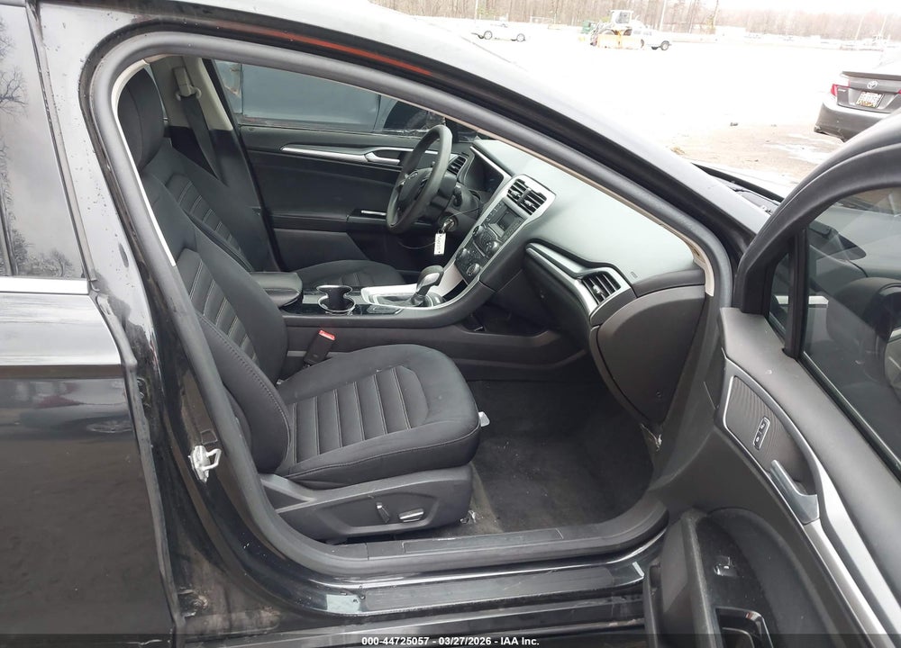2015 FORD FUSION SE VIN: 3FA6P0H72FR300015