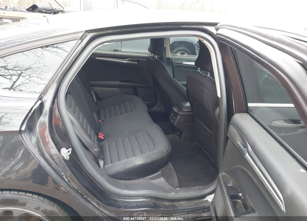 2015 FORD FUSION SE VIN: 3FA6P0H72FR300015