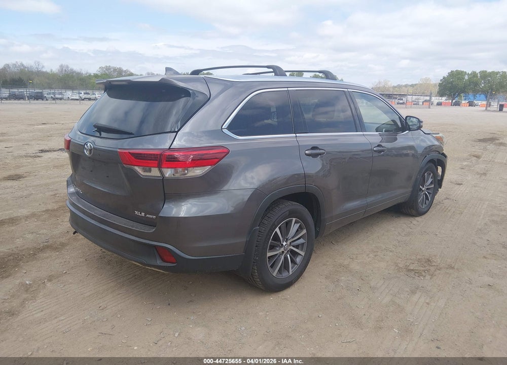 2017 TOYOTA HIGHLANDER XLE VIN: 5TDJZRFH6HS370051