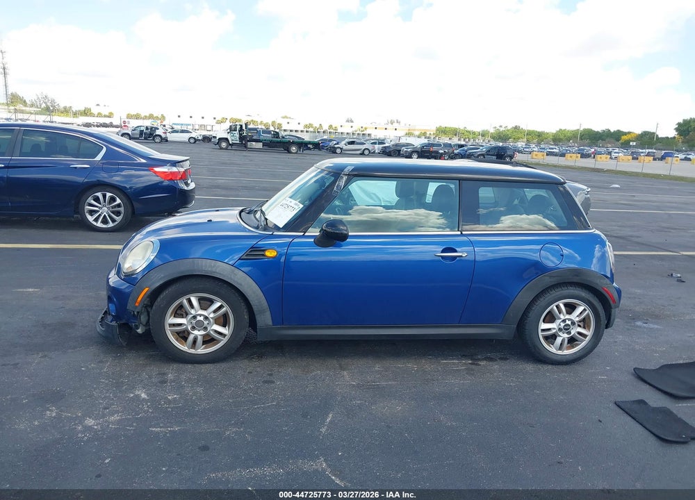 2013 MINI HARDTOP COOPER VIN: WMWSU3C51DT685522