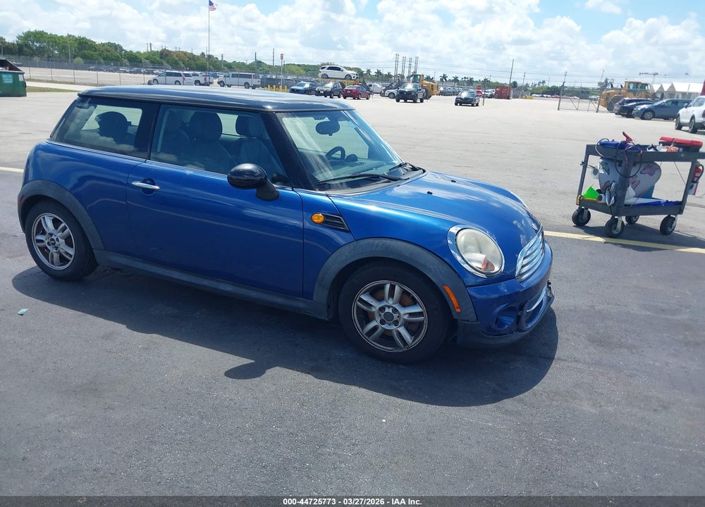 2013 MINI HARDTOP COOPER VIN: WMWSU3C51DT685522