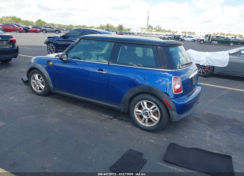 2013 MINI HARDTOP COOPER VIN: WMWSU3C51DT685522