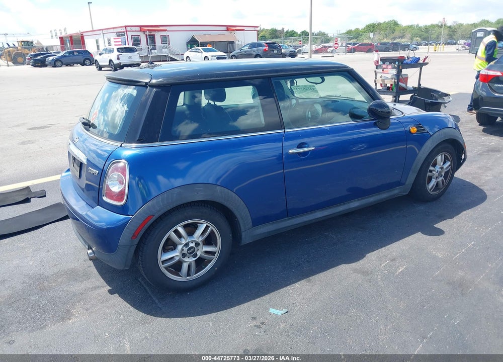 2013 MINI HARDTOP COOPER VIN: WMWSU3C51DT685522