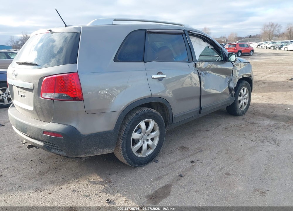 2013 KIA SORENTO LX VIN: 5XYKT3A6XDG378413