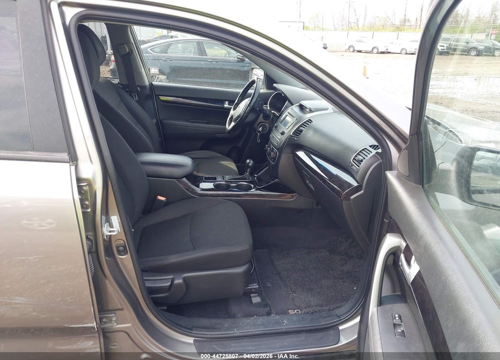 2014 KIA SORENTO LX V6 VIN: 5XYKTDA77EG530955